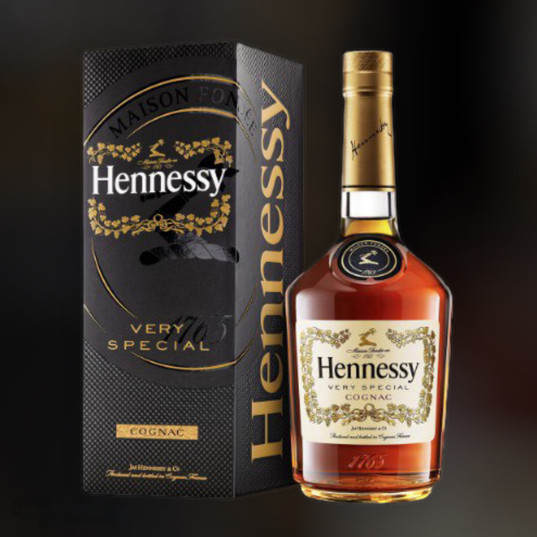 Коньяк Hennessy VS 40% в подарочной упаковке 0,7 л
